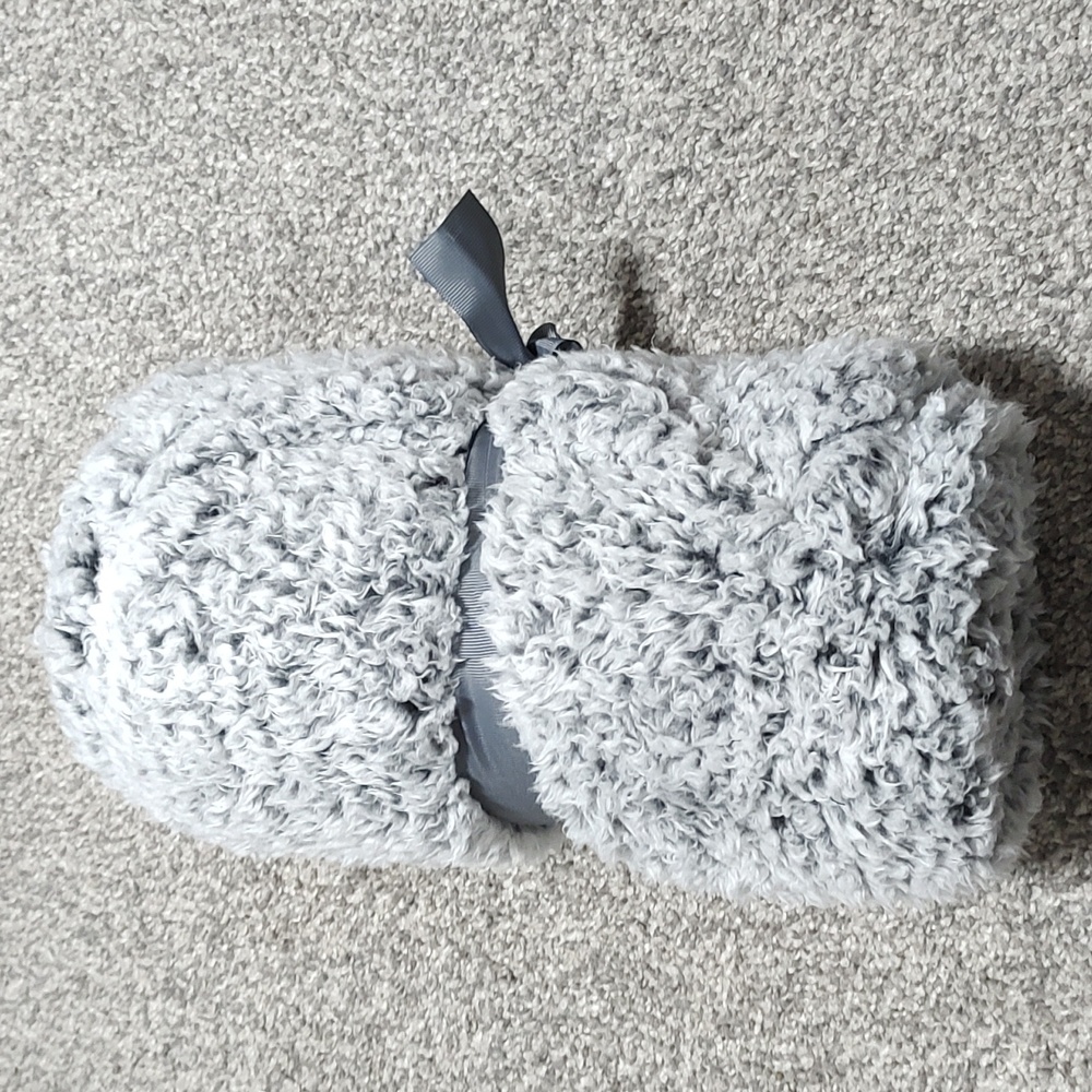 NWT Fleece Throw
